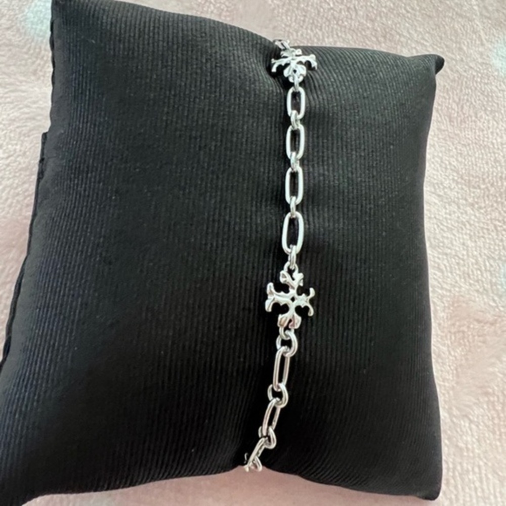 TORY BURCH•‎ GIFTABLE Roxanne Delicate Bracelet